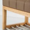 Sitzbank Chesterfield M-DEKO LPP-4 nach Maß aus Holz, mit Schuhregal und gestepptem Sitz aus hellbraunem Kunstleder