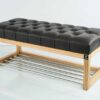 Sitzbank Chesterfield M-DEKO LPP-4 nach Maß aus Holz, mit Schuhregal und gestepptem Sitz aus dunkelbraunem Kunstleder