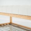 Sitzbank Chesterfield M-DEKO LPP-4 nach Maß aus Holz mit Schuhregal und gestepptem Sitz aus ecrufarbigem Velours