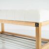 Sitzbank Chesterfield M-DEKO LPP-4 nach Maß aus Holz mit Schuhregal und gestepptem Sitz aus ecrufarbigem Velours
