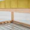 Sitzbank Chesterfield M-DEKO LPP-4 nach Maß aus Holz mit Schuhregal und gestepptem Sitz aus gelbem Velours