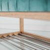 Sitzbank Chesterfield M-DEKO LPP-4 nach Maß aus Holz mit Schuhregal und gestepptem Sitz aus minzfarbigem Velours