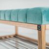 Sitzbank Chesterfield M-DEKO LPP-4 nach Maß aus Holz mit Schuhregal und gestepptem Sitz aus minzfarbigem Velours