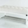 Sitzbank Chesterfield M-DEKO LPP-4 nach Maß aus Holz, mit Schuhregal und gestepptem Sitz aus altweißem Velours