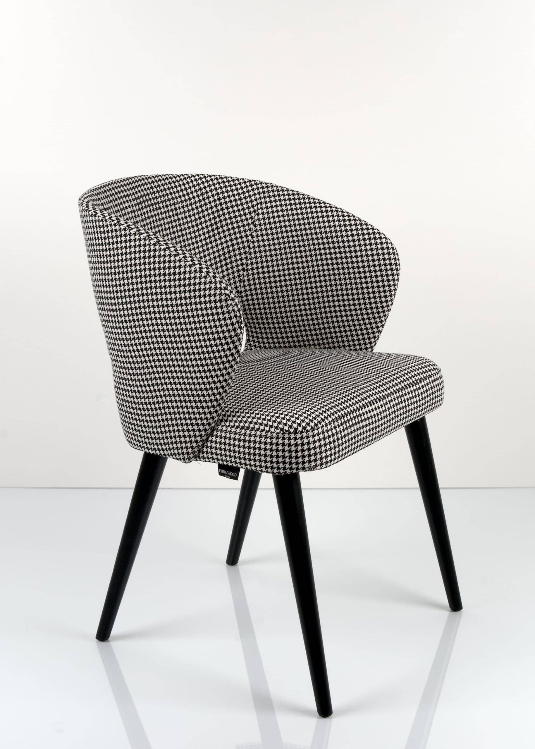 M-Deko Stuhl KR-8 Deluxe – Moderner gepolsterter Designstuhl mit Holzbeinen Moderner Deko Stuhl Deluxe KR-8, gepolstert mit ergonomischer Rückenlehne und stabilen Holzbeinen – eleganter Designstuhl für Esszimmer, Wohnzimmer oder Cafeteria.