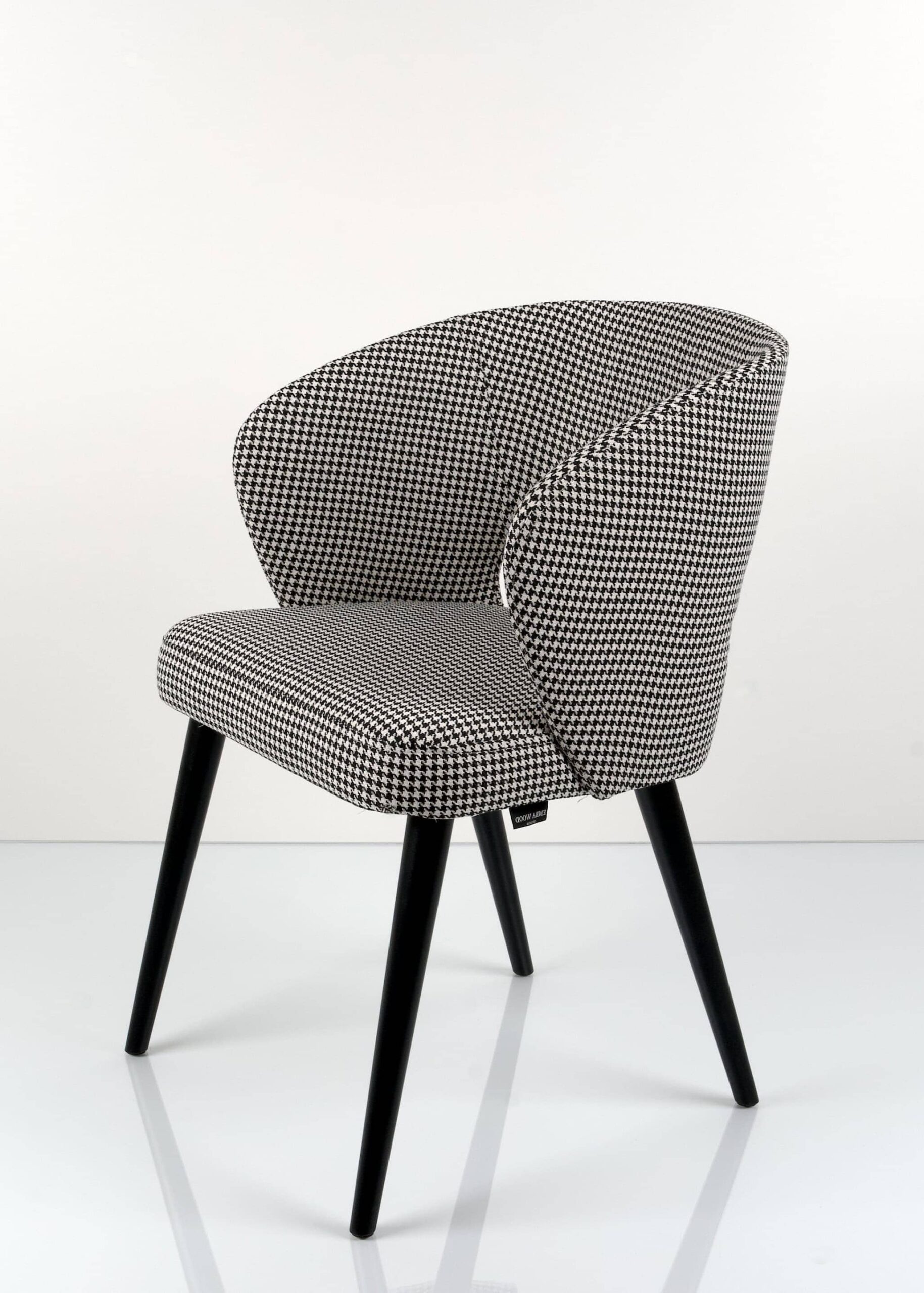 M-Deko Stuhl KR-8 Deluxe – Moderner gepolsterter Designstuhl mit Holzbeinen Moderner Deko Stuhl Deluxe KR-8, gepolstert mit ergonomischer Rückenlehne und stabilen Holzbeinen – eleganter Designstuhl für Esszimmer, Wohnzimmer oder Cafeteria.