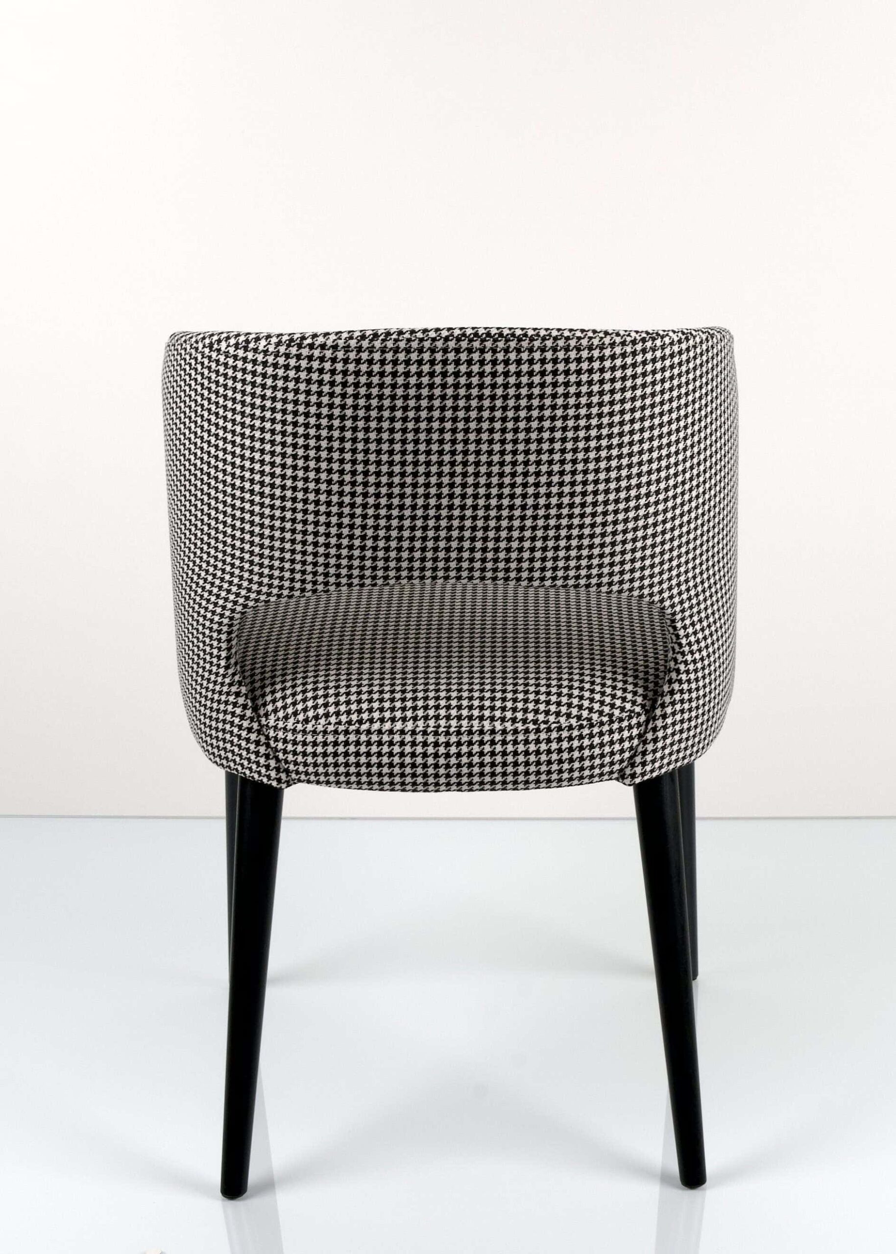 M-Deko Stuhl KR-8 Deluxe – Moderner gepolsterter Designstuhl mit Holzbeinen Moderner Deko Stuhl Deluxe KR-8, gepolstert mit ergonomischer Rückenlehne und stabilen Holzbeinen – eleganter Designstuhl für Esszimmer, Wohnzimmer oder Cafeteria.