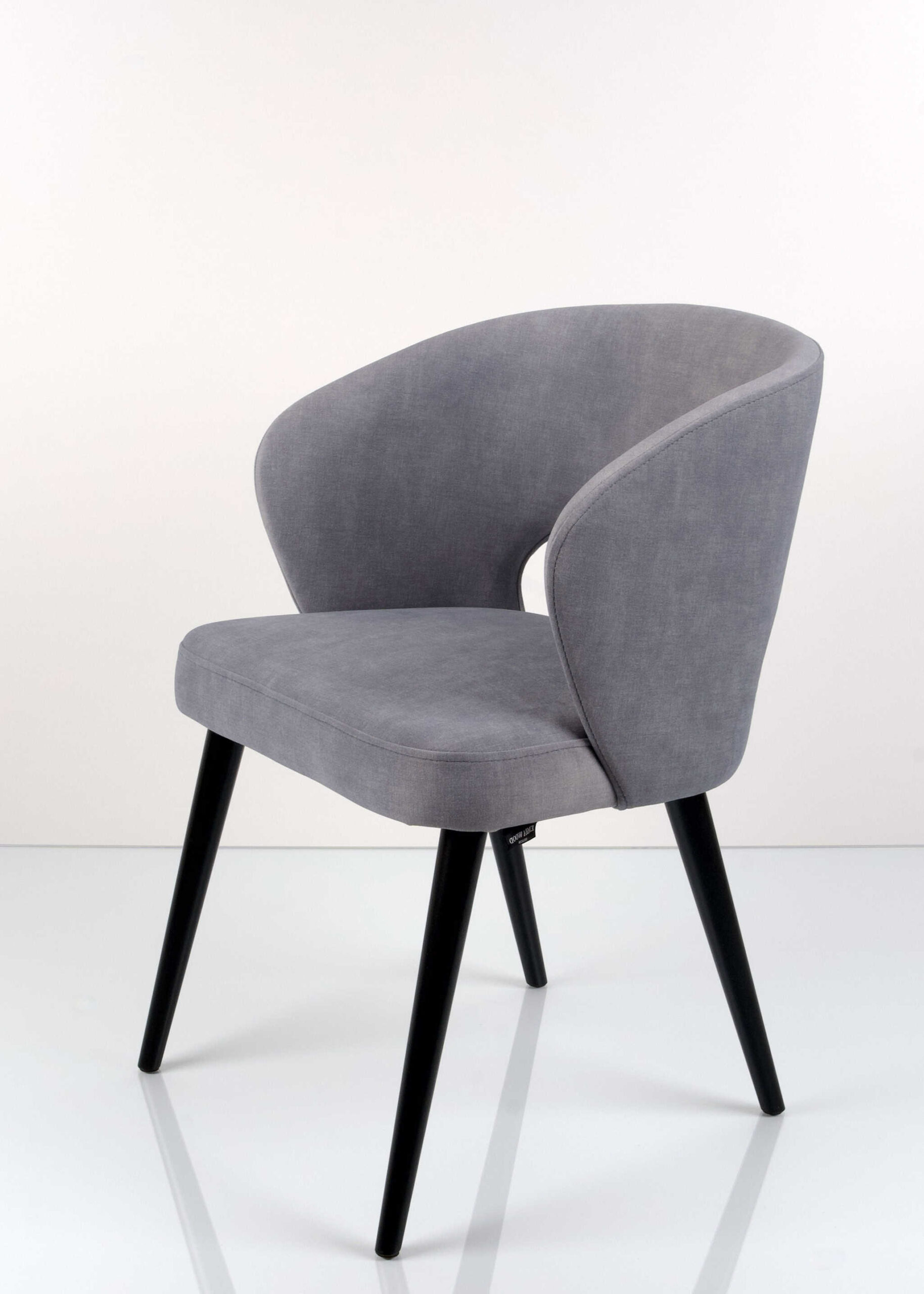 M-Deko Stuhl KR-8 Deluxe – Moderner gepolsterter Designstuhl mit Holzbeinen Moderner Deko Stuhl Deluxe KR-8, gepolstert mit ergonomischer Rückenlehne und stabilen Holzbeinen – eleganter Designstuhl für Esszimmer, Wohnzimmer oder Cafeteria.