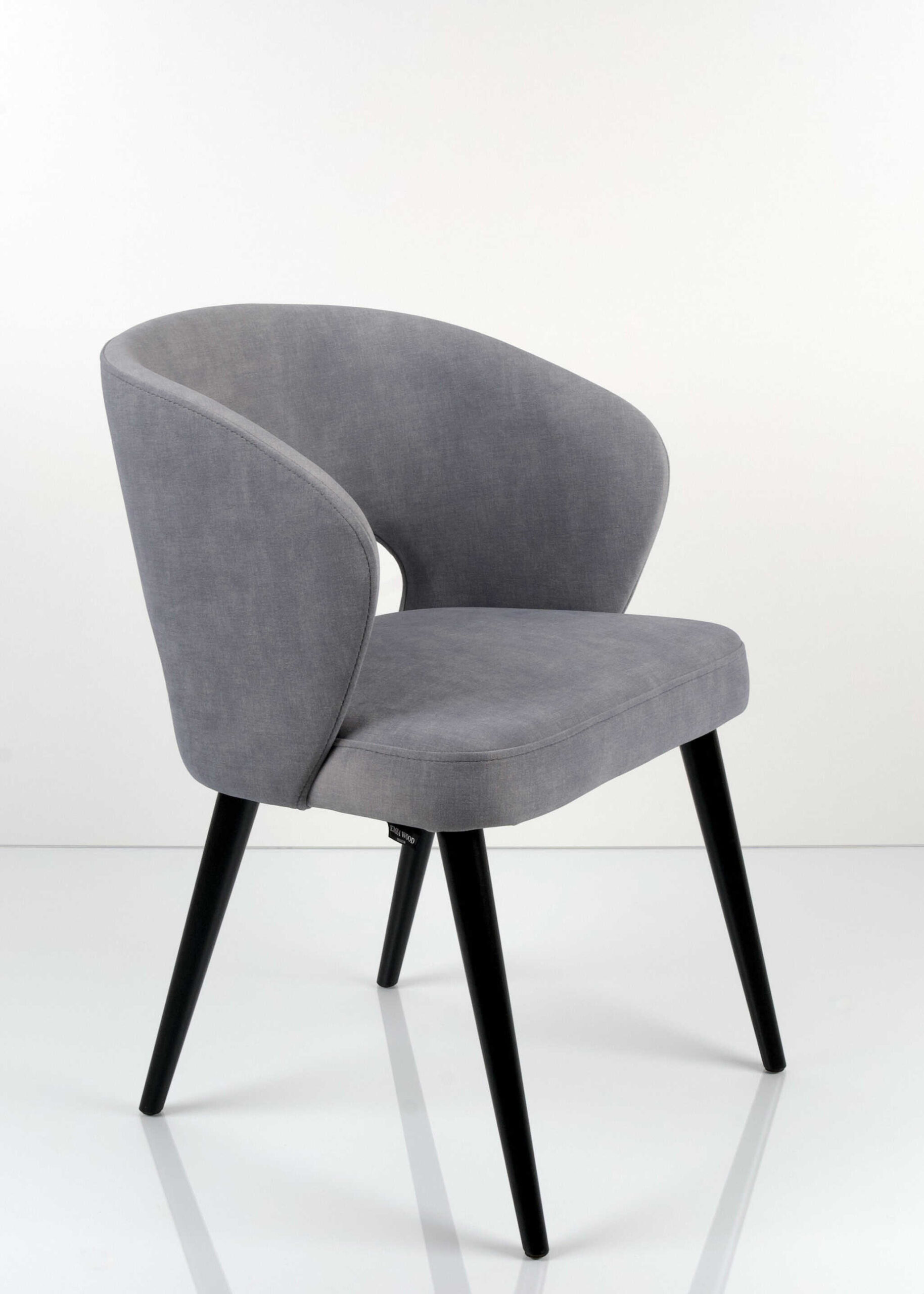 M-Deko Stuhl KR-8 Deluxe – Moderner gepolsterter Designstuhl mit Holzbeinen Moderner Deko Stuhl Deluxe KR-8, gepolstert mit ergonomischer Rückenlehne und stabilen Holzbeinen – eleganter Designstuhl für Esszimmer, Wohnzimmer oder Cafeteria.