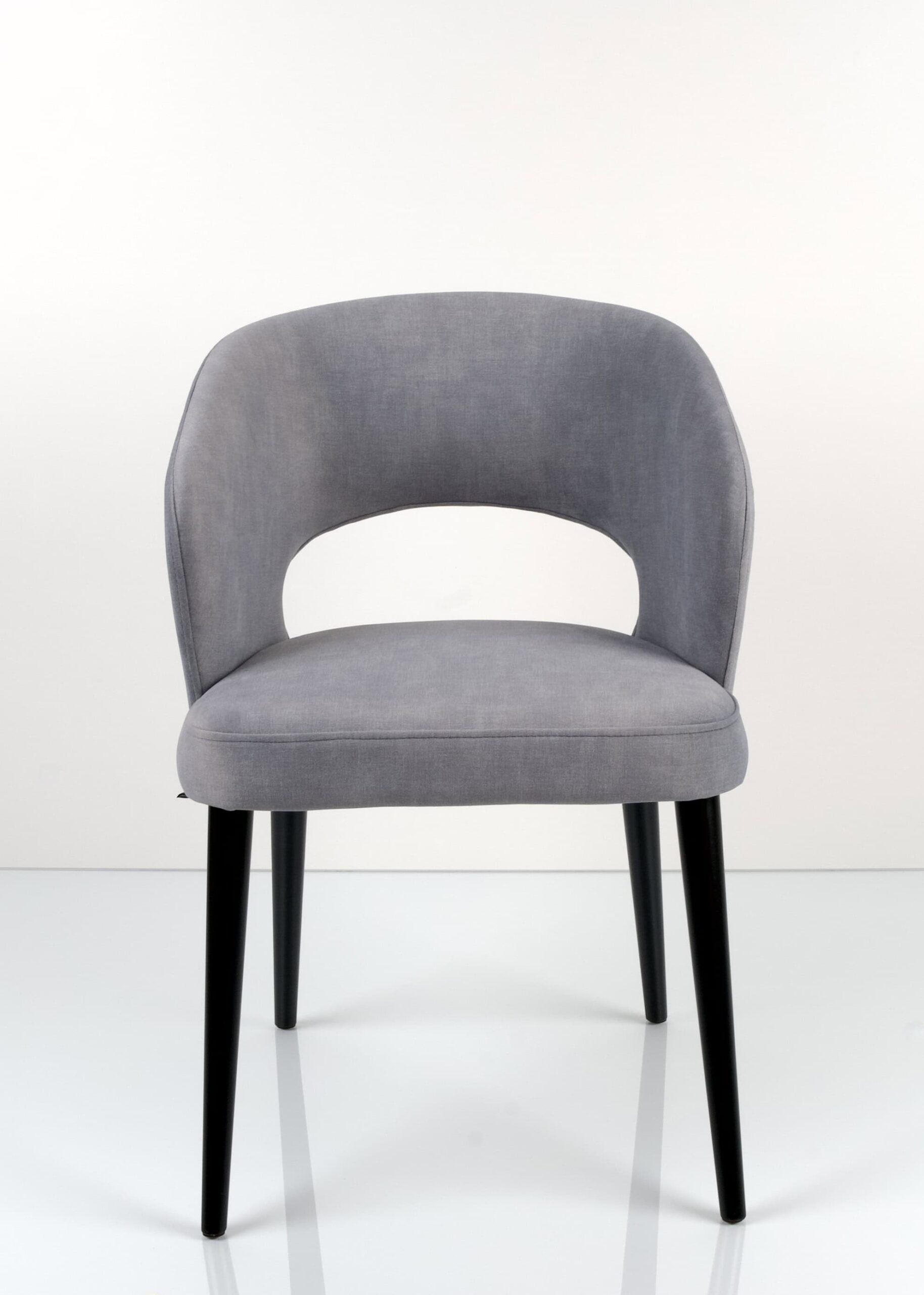 M-Deko Stuhl KR-8 Deluxe – Moderner gepolsterter Designstuhl mit Holzbeinen Moderner Deko Stuhl Deluxe KR-8, gepolstert mit ergonomischer Rückenlehne und stabilen Holzbeinen – eleganter Designstuhl für Esszimmer, Wohnzimmer oder Cafeteria.